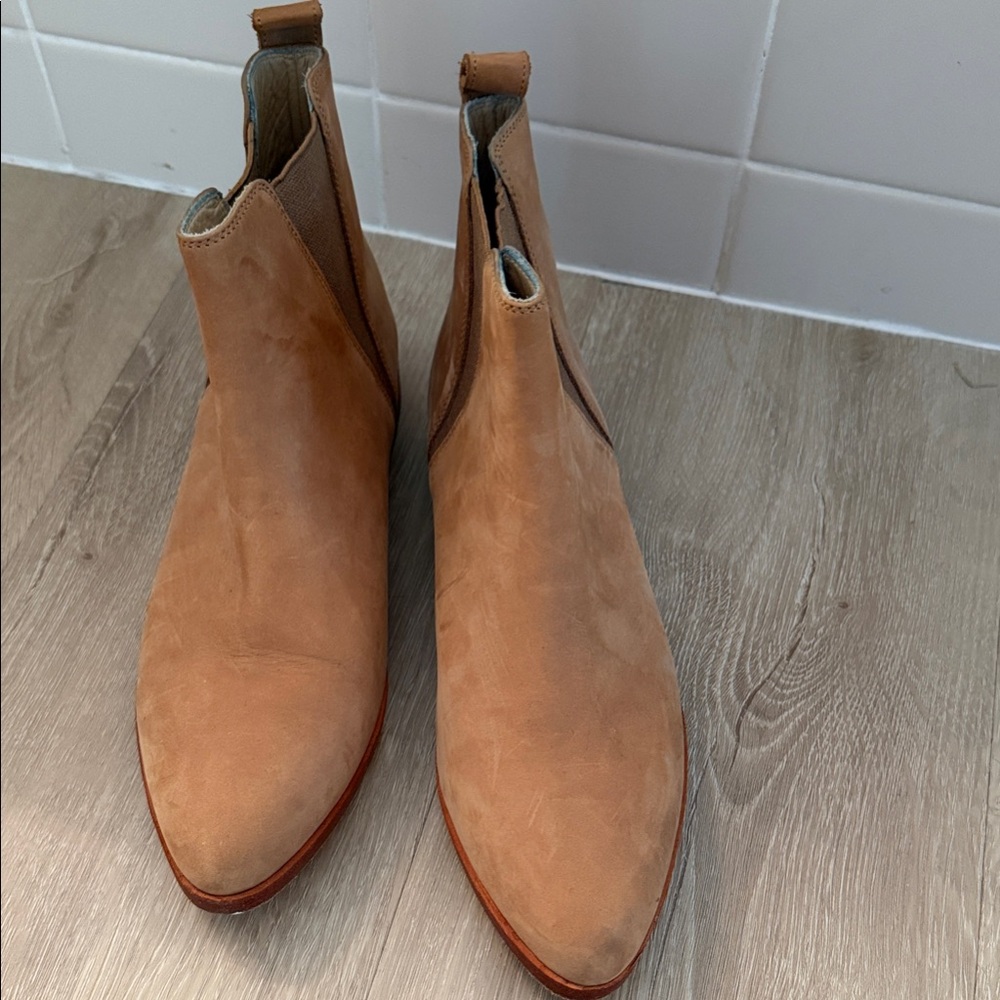 Nisolo Tan Leather Ankle Booties